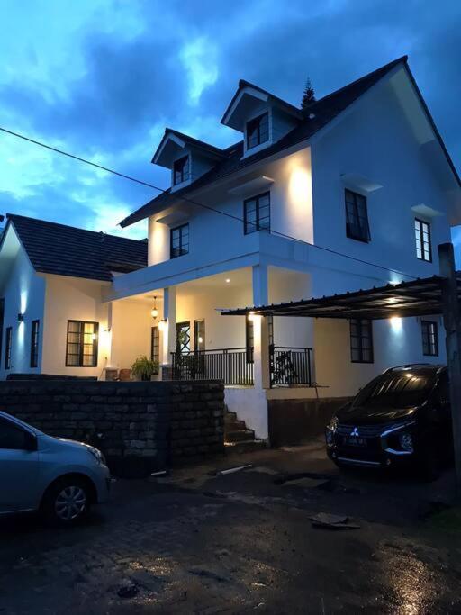 Stylish Villa At Green Apple U 35A Cipanas Puncak Sindanglaya Bagian luar foto