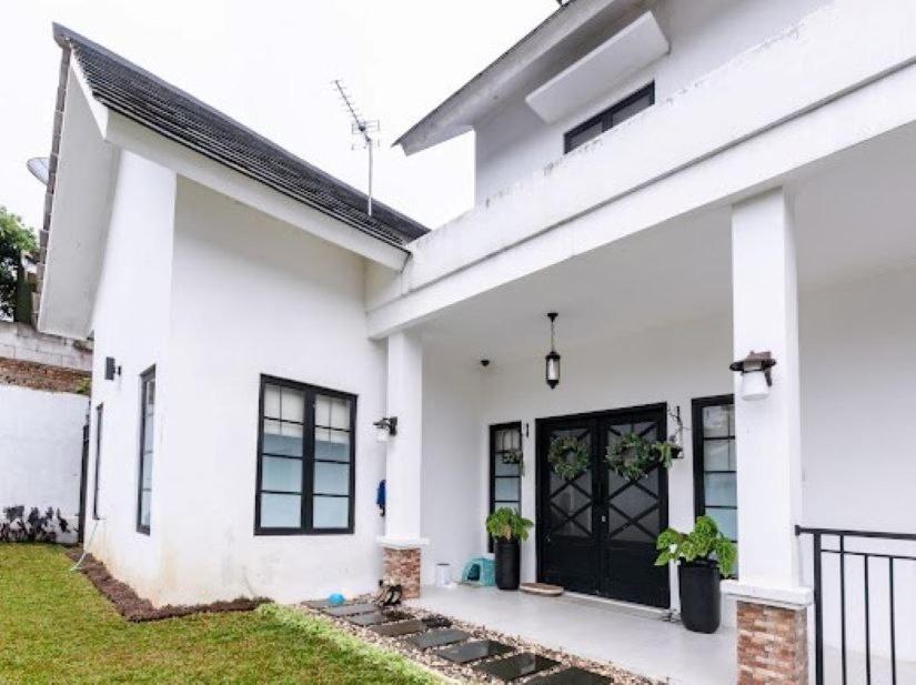 Stylish Villa At Green Apple U 35A Cipanas Puncak Sindanglaya Bagian luar foto