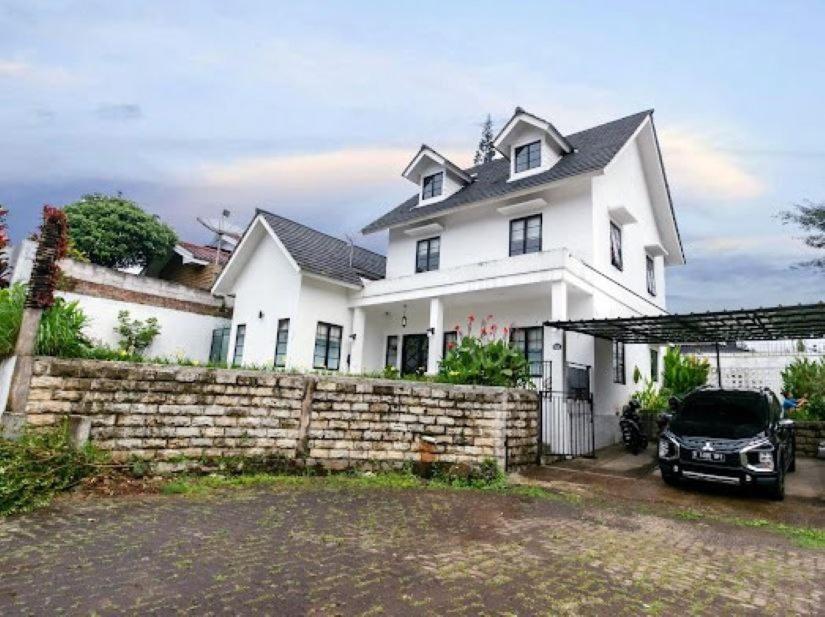 Stylish Villa At Green Apple U 35A Cipanas Puncak Sindanglaya Bagian luar foto